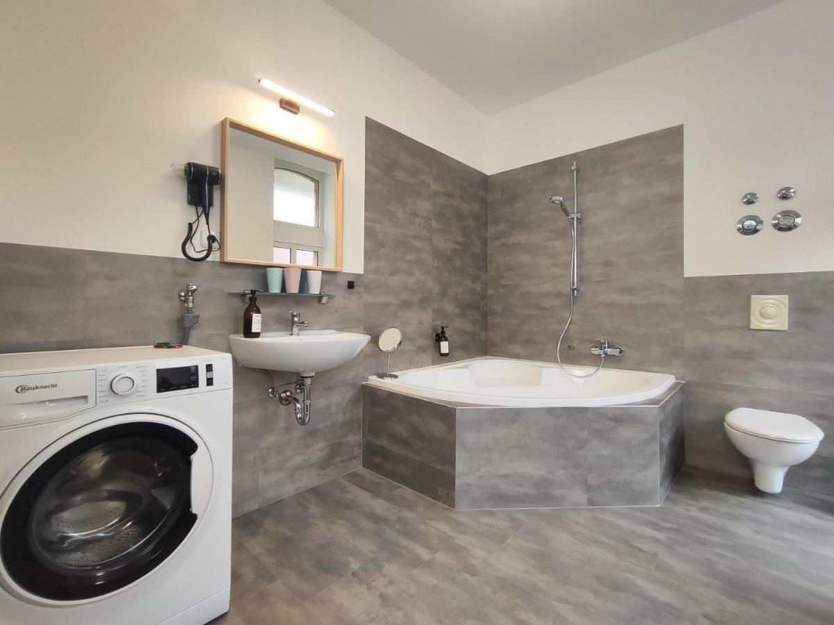 Apartment Bohnapartments Stauffenberg - Gratis Parkplatz - 2 Badezimmer - 3 Schlafzimmer - Wlan *