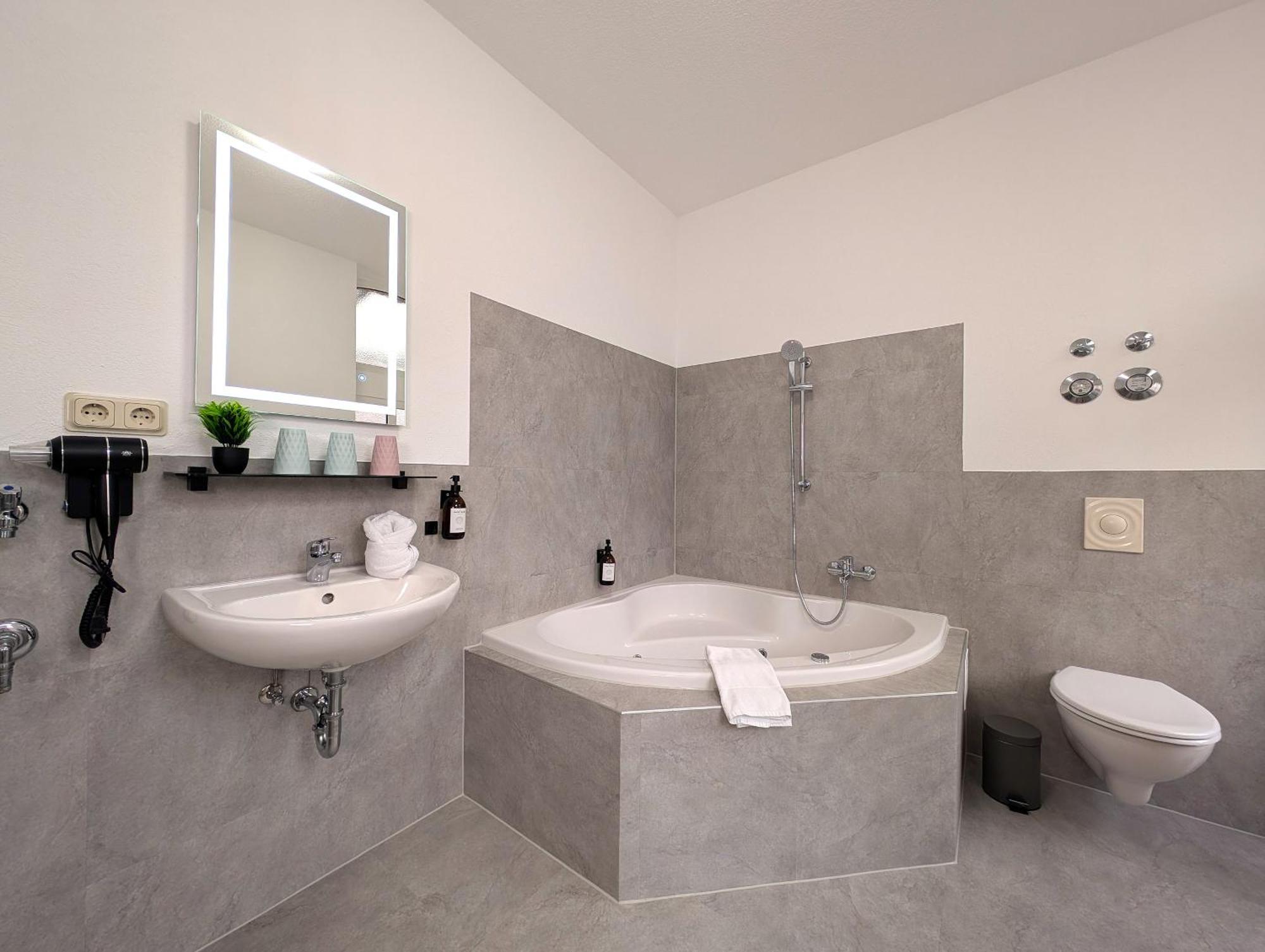 Bohnapartments Stauffenberg - Gratis Parkplatz - 2 Badezimmer - 3 Schlafzimmer - Wlan Apartment Erfurt